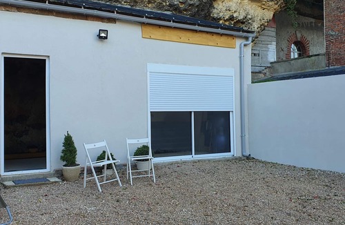 Chateaudun House | Comfortable gite with private jacuzzi