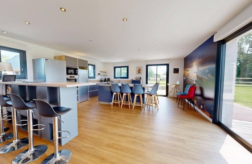 La Haye-Pesnel Cottage | Concorde Aérogare 25 people 2 Cottage : jacuzzi baby airhockey