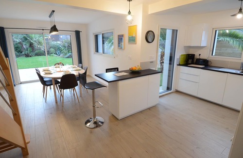 Tregastel House | Contemporary 4* house in Trégastel, close to beaches and shops.
