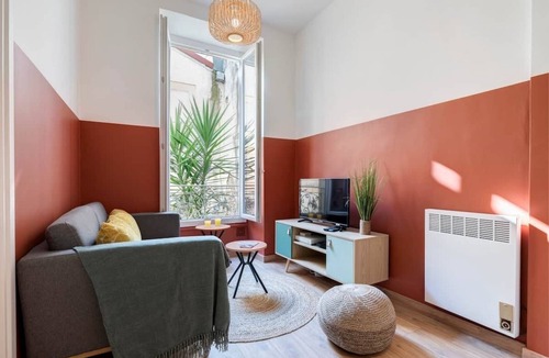 Lepante Quarter Apartment | Cosy and Trendy 3 Bedrooms, train/tramway