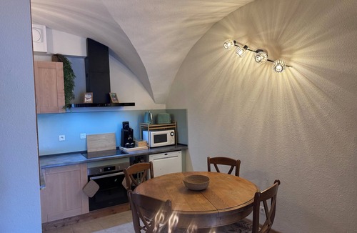 Chateauroux-les-Alpes Apartment | Cosy apartment under vaulted ceiling-6 people- Le Secret d'Adèle
