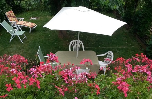 Heudreville-sur-Eure House | Cottage 'Aux Chants Des Oiseaux' with Private Garden and Wi-Fi