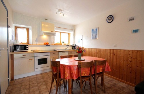 Grandcamp-Maisy Apartment | Cottage in the heart of the landing beach, 2 km from the sea in a quiet location