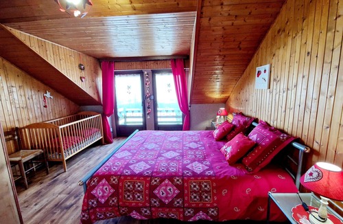 Haselbourg House | Country House 'Le Gite Fleuri' with Mountain View, Wi-Fi and Air Conditioning