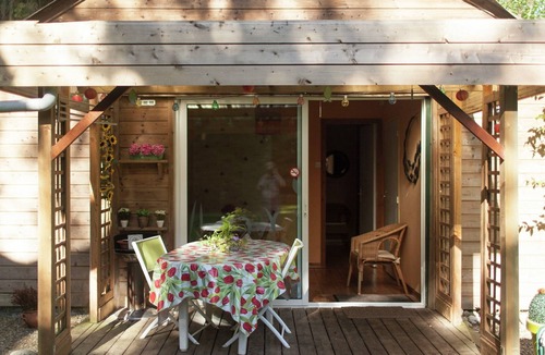 Vitz-sur-Authie House | Cozy chalet with garden and pond view