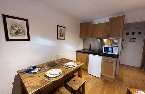 Meribel Apartment | Cozy Mountain Studio for 2, Near Slopes, Méribel