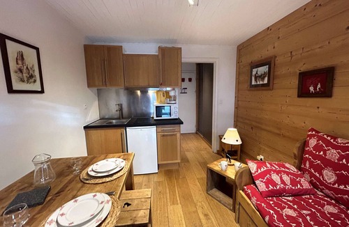 Meribel Apartment | Cozy Mountain Studio for 2, Near Slopes, Méribel