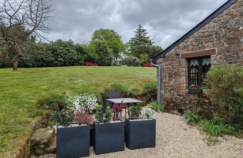 Melrand Cottage | Delightful 1-bedroom cottage in tranquil Sainte Price Melrand perfect getaway