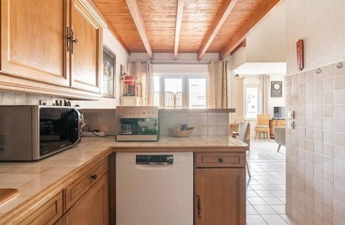 Saint-Aygulf Apartment | Duplex about 300 m from the coves and sea with balcony, Wi-Fi, and air conditioning