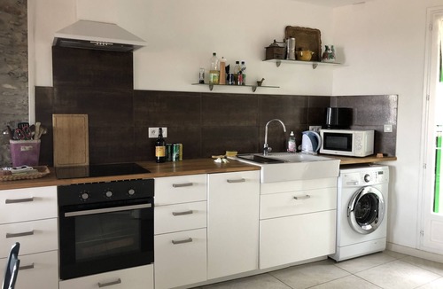Collioure Apartment | Elegant & rustic Collioure stay. With ensuite & sea view