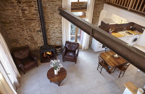 Collioure Apartment | Elegant & rustic Collioure stay. With ensuite & sea view
