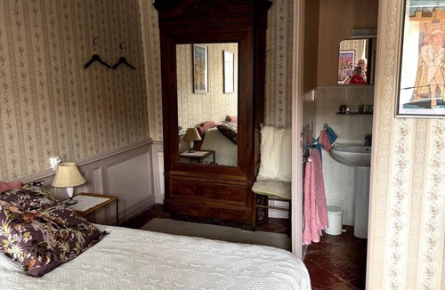 Mirepoix Bed & Breakfast | Family Housing (2 Adults + 1 Child) - Center City