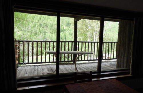 Molines-en-Queyras Apartment | Family studio facing the forest at the start of hiking and cross-country skiing trails