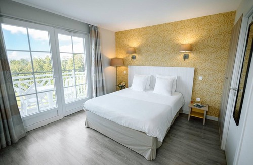 Bagnoles-de-l'Orne Apartment | 2-Guest Retreat with Hot Tub