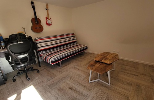 Saint-Cyr-en-Val Apartment | Fully-equipped self-catering studio