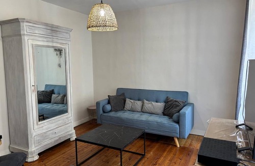 Saint-Marc Apartment | Furnished 2-bedroom apartment between the train station and downtown