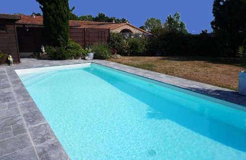 Saint-Andre-de-la-Marche House | Gîte à SAINT ANDRE DE LA MARCHE proche du Puy du foù
