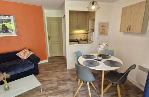 La Croix des Gardes Apartment | Garden apartment in luxury residence with swimming pool near beach