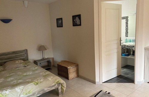 Denee Bed & Breakfast | Gîte with large private swimming pool and garden in a peaceful setting near the Loire in Anjou