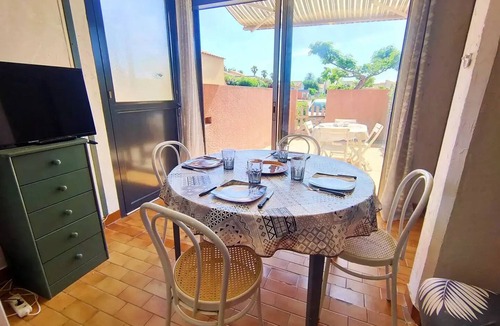 Les Arenes Apartment | Ground-floor studio with en suite bathroom, large terrace, 2 pools, and parking 4CORO77