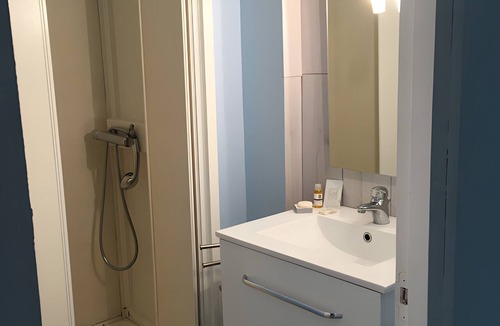 La Tessoualle Bed & Breakfast | Guest Room "Chambre Tissou - Upstairs"