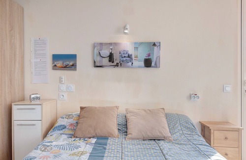 Plougoulm Bed & Breakfast | Guest Room 'Chez Odile' near the Beach and GR34 Trail