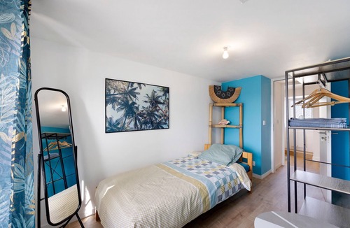 Saint-Michel-Mont-Mercure Bed & Breakfast | Guest Room 'Les Philous Gourmands - Caraïbes' with Shared Garden and Wi-Fi