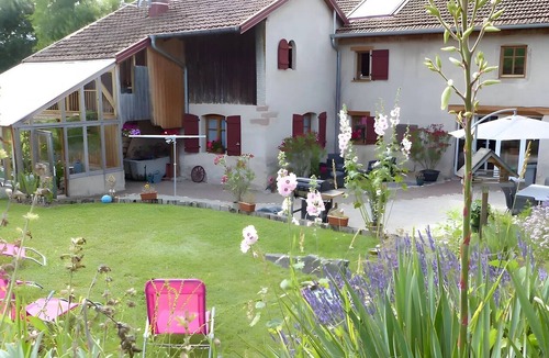 Gerbepal Apartment | Guesthouse “Chambre Malle De Poste” with Shared Terrace, Garden, and Wi-Fi