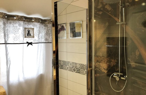 Saulxures-sur-Moselotte Bed & Breakfast | Head in the stars - Charming guest room (2 people)