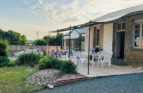 Saint-Mesmin House | Hermitage Castle ★ Private Pool ★ Wooded Park ★ 20 min from Puy du Fou
