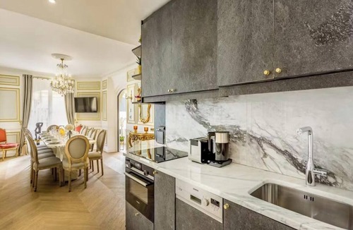 Les Halles Apartment | HISTORIC CARDINAL RICHELIEU APARTMENT ,LOUVRE VIEWS AND 'EMILY IN PARIS' CHARM