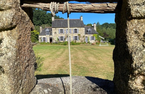 Plounevez-Moedec House | Historic country house on the river. Pink granite coast excursion destination