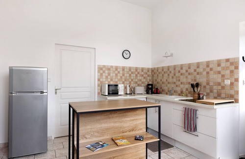 Fontevraud-l'Abbaye House | Holiday Home 'Jardin De Saint Jean De L'Habit' with Shared Terrace and Shared Garden