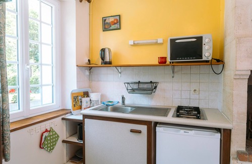Lantheuil House | Holiday Home 'Gite Le Pommier' with Private Terrace, Wi-Fi and Air Conditioning