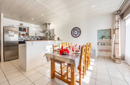 Sevremont House | Holiday Home 'Gîte Augustine' with Private Terrace, Garden & Wi-Fi, Near Puy du Fou