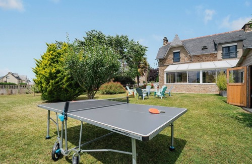 Ploubalay House | Holiday Home 'Gîte De La Tour' with Private Garden and Wi-Fi