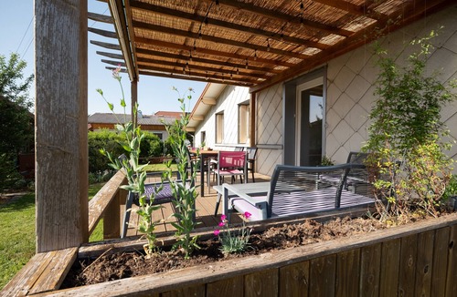 Vagney House | Holiday Home 'La Maison Et L'étang De Pêche' with Mountain View, Private Terrace and Wi-Fi