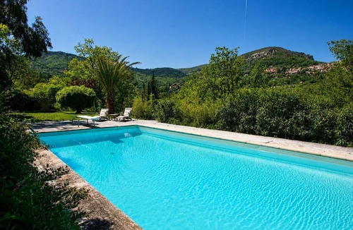 Le Bar-sur-Loup House | Holiday Home 'Le Cabanon Vue Sur La Vallée' with Balcony and Wi-Fi
