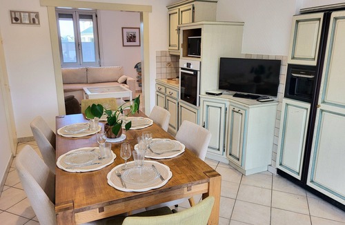 Pirou House | Holiday Home 'Les Antilles, Maison De Bord De Mer' with Private Terrace and Wi-Fi