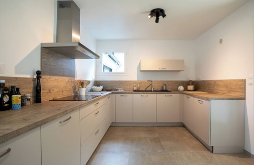 Ploubazlanec House | Holiday Home 'Maison Chevoir Pieds Dans L'eau' with Sea View, Private Terrace and Wi-Fi