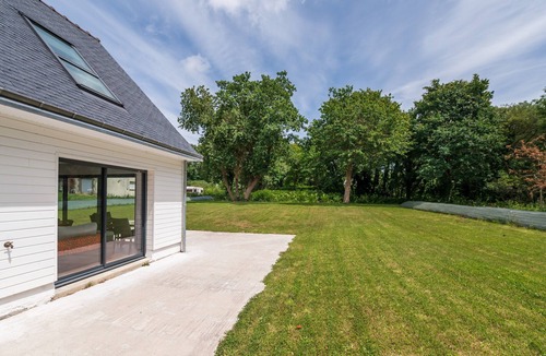Riantec House | Holiday Home 'Riantec' with Private Terrace, Private Garden and Wi-Fi