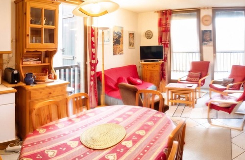 Monetier-les-Bains Apartment | Homerez - Apt. mt. view Le Monêtier-les-Bains