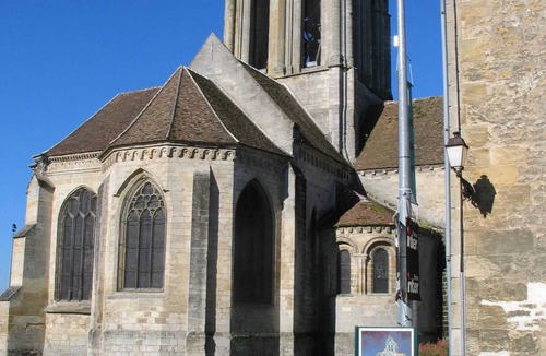 Auvers-sur-Oise Apartment | Homerez - Apartment in Auvers-sur-Oise