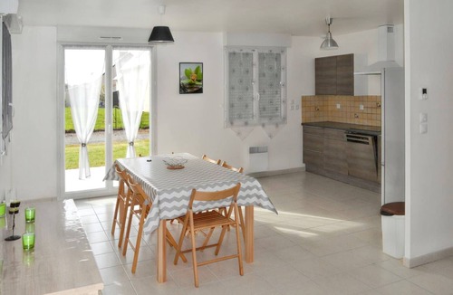 Saint-Laurent-sur-Mer House | Homerez - House in Saint-Laurent-sur-Mer