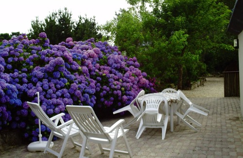 Pleumeur-Bodou House | House with terrace and garden for 5 persons 200m from the beach in Brittany