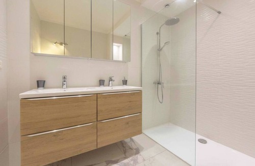 Antibes Old Town Apartment | Hyper Centre ANTIBES town house air-conditioned 100 m2 & terrace 20m2