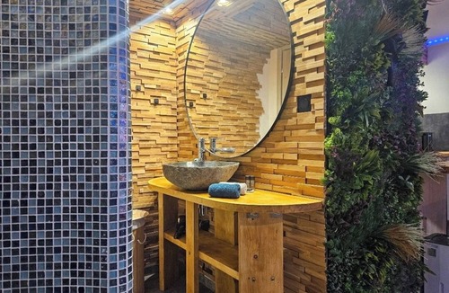 Bergheim Apartment | Jacuzzi relaxation near Colmar
