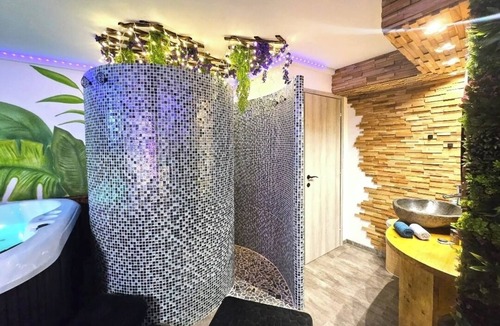 Bergheim Apartment | Jacuzzi relaxation near Colmar