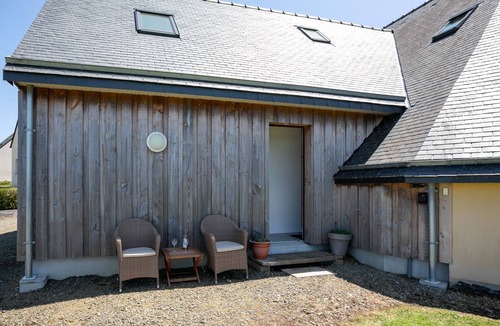 Trevou-Treguignec Apartment | Kerli Cosy Apartment with Sea View, Private Garden and Wi-Fi