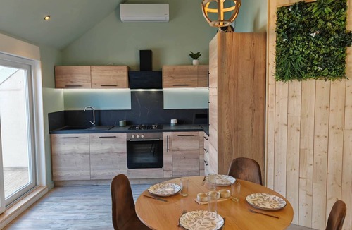 Plantieres Queuleu Apartment | La Cabane 3* and L'Atelier 4 * apartments for up to 9 people